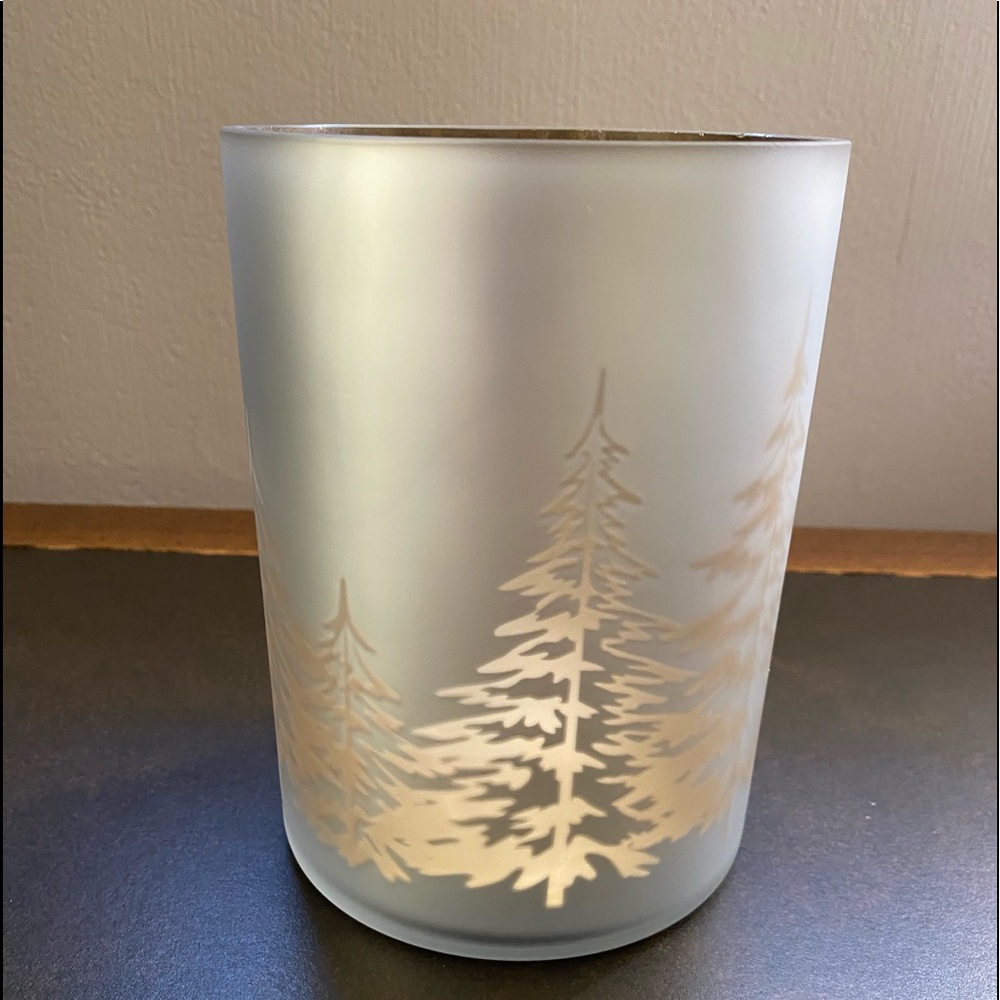 Yankee candle jar holder